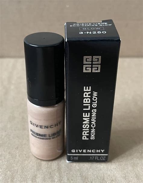 Тональный крем Givenchy Prisme Libre Skin